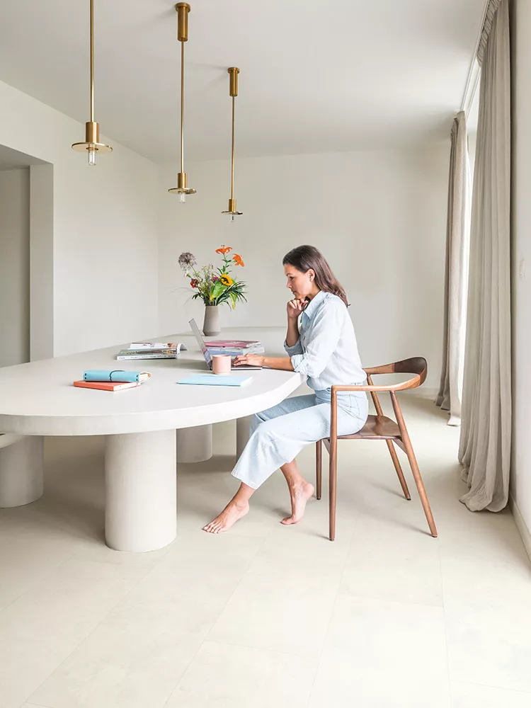 Quick-Step-laminate-MUS5487-white-living-room-floor-750x1000 Suelos Laminados Muse de Quick Step